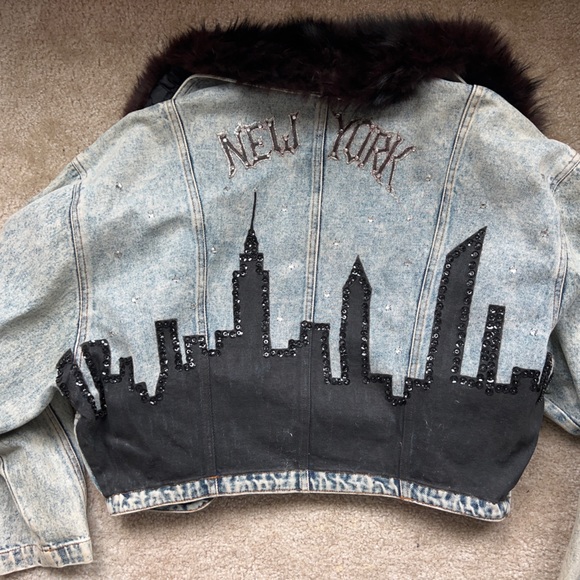 VINTAGE ONE OF A KIND NEW YORK SKYLINE DENIM JACKET FUR COLLAR - Picture 1 of 3